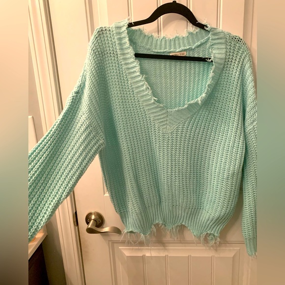 Beautiful sweater from local boutique - Picture 1 of 5